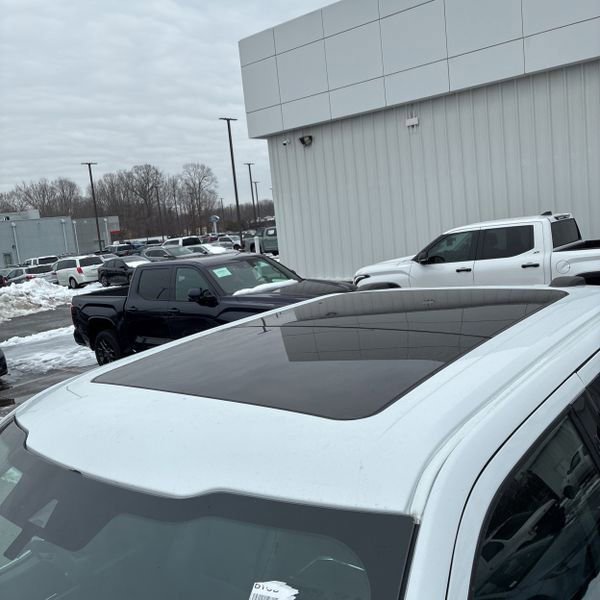 Used 2022 Ford F150 Lariat w/ Equipment Group 502A High image 7