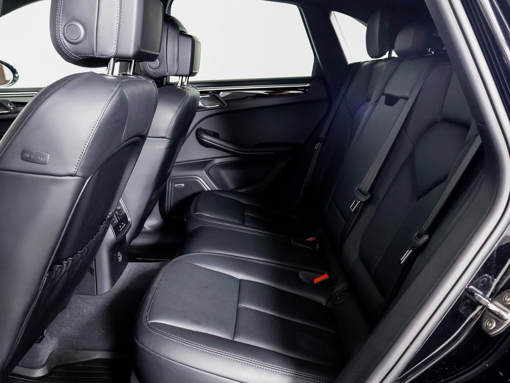 Used 2025 Porsche Macan image 10