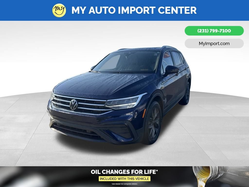 Used 2024 Volkswagen Tiguan SE w/ Panoramic Sunroof Package AWD/4WD image 3