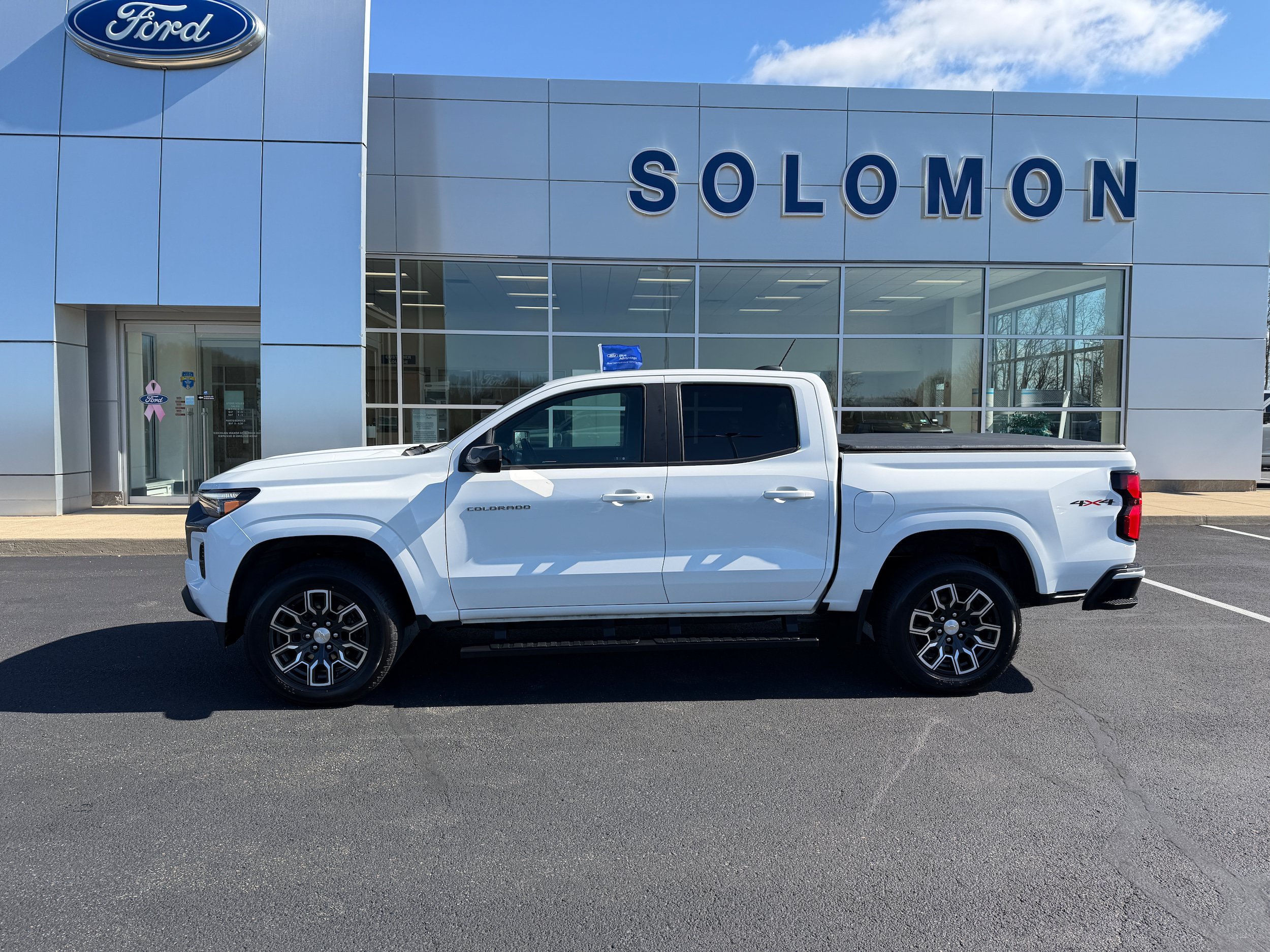 Used 2024 Chevrolet Colorado LT w/ LT Convenience Package III AWD/4WD image 8