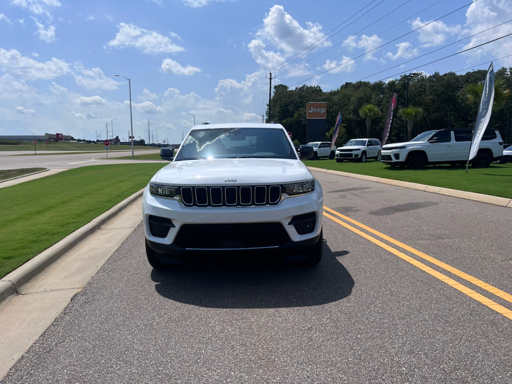 New 2026 Jeep Grand Cherokee 2WD image 11