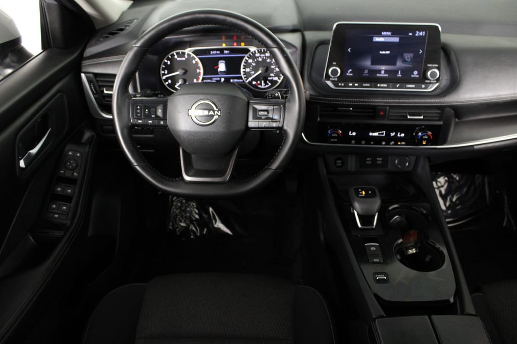 Certified 2025 Nissan Rogue SV image 7