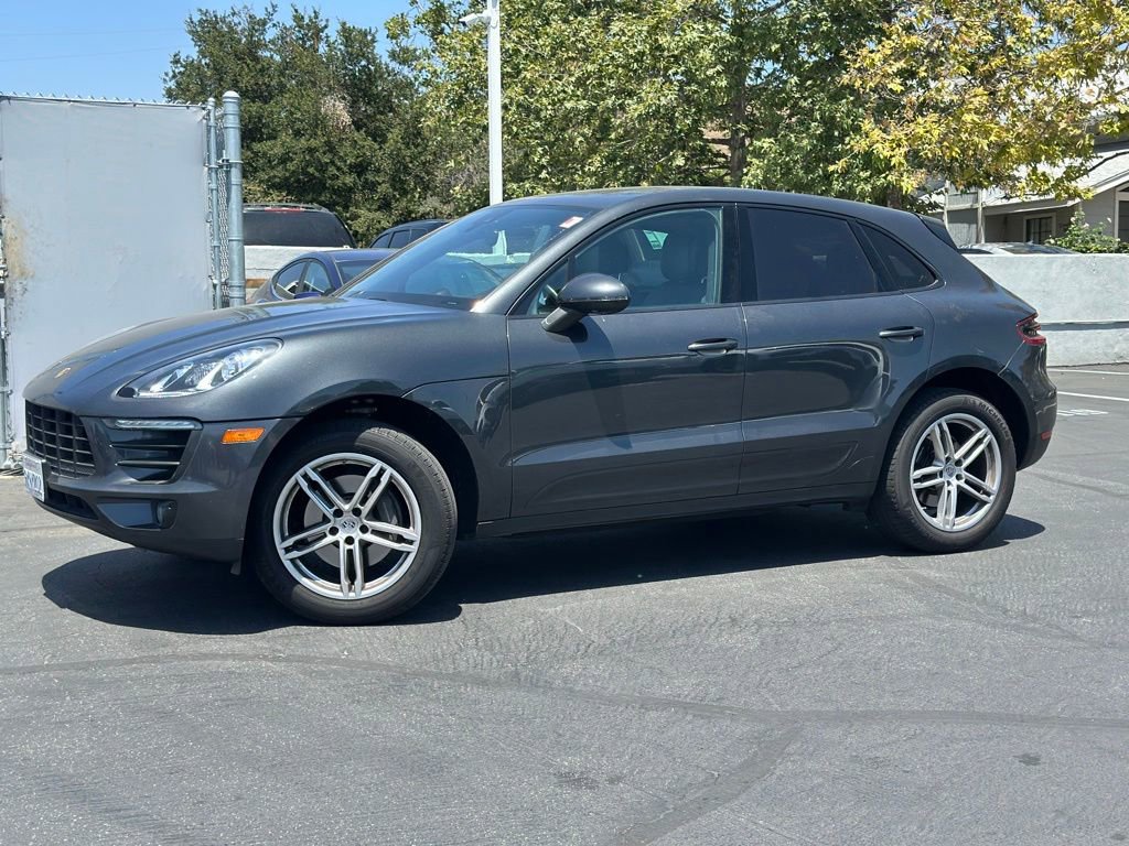 Used 2018 Porsche Macan AWD/4WD image 1