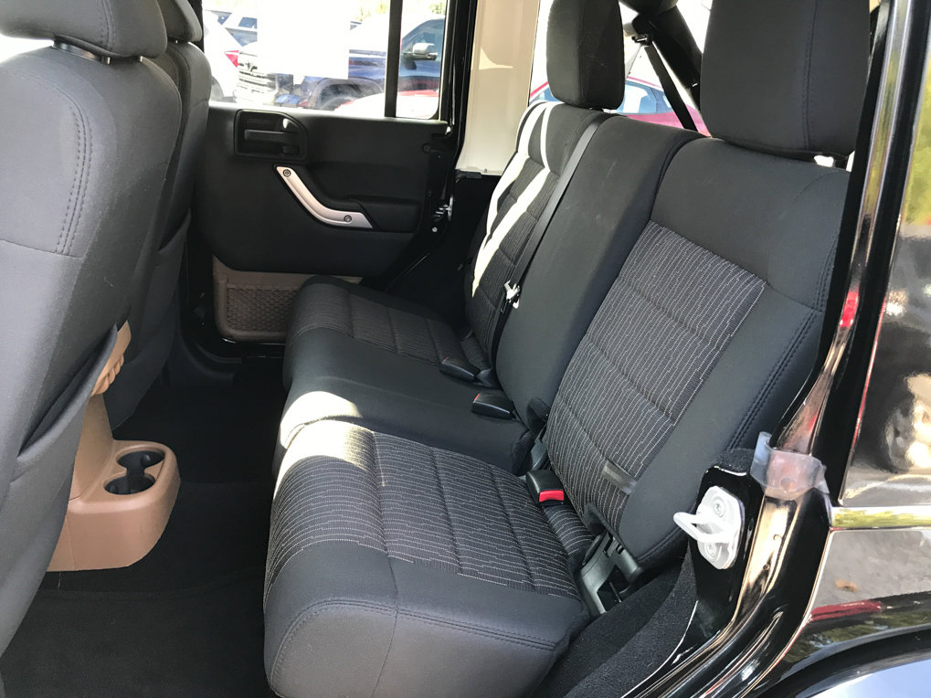 Used 2012 Jeep Wrangler Unlimited Rubicon w/ Connectivity Group image 20