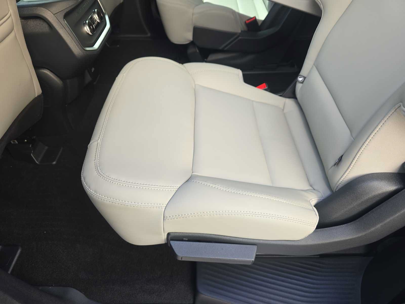 Used 2026 Ford Expedition Active RWD image 20