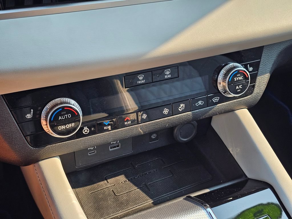 Used 2023 Mitsubishi Outlander SEL 40th Anniversary AWD/4WD image 34