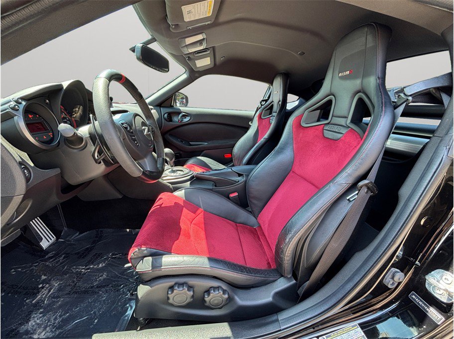 Used 2019 Nissan 370Z NISMO RWD image 2