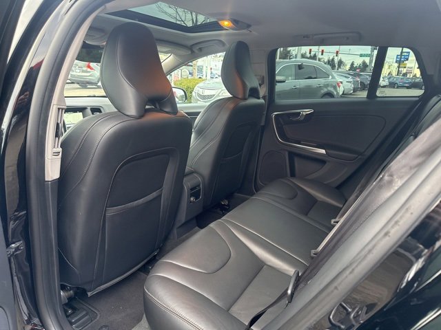 Used 2015 Volvo V60 T5 Cross Country image 19
