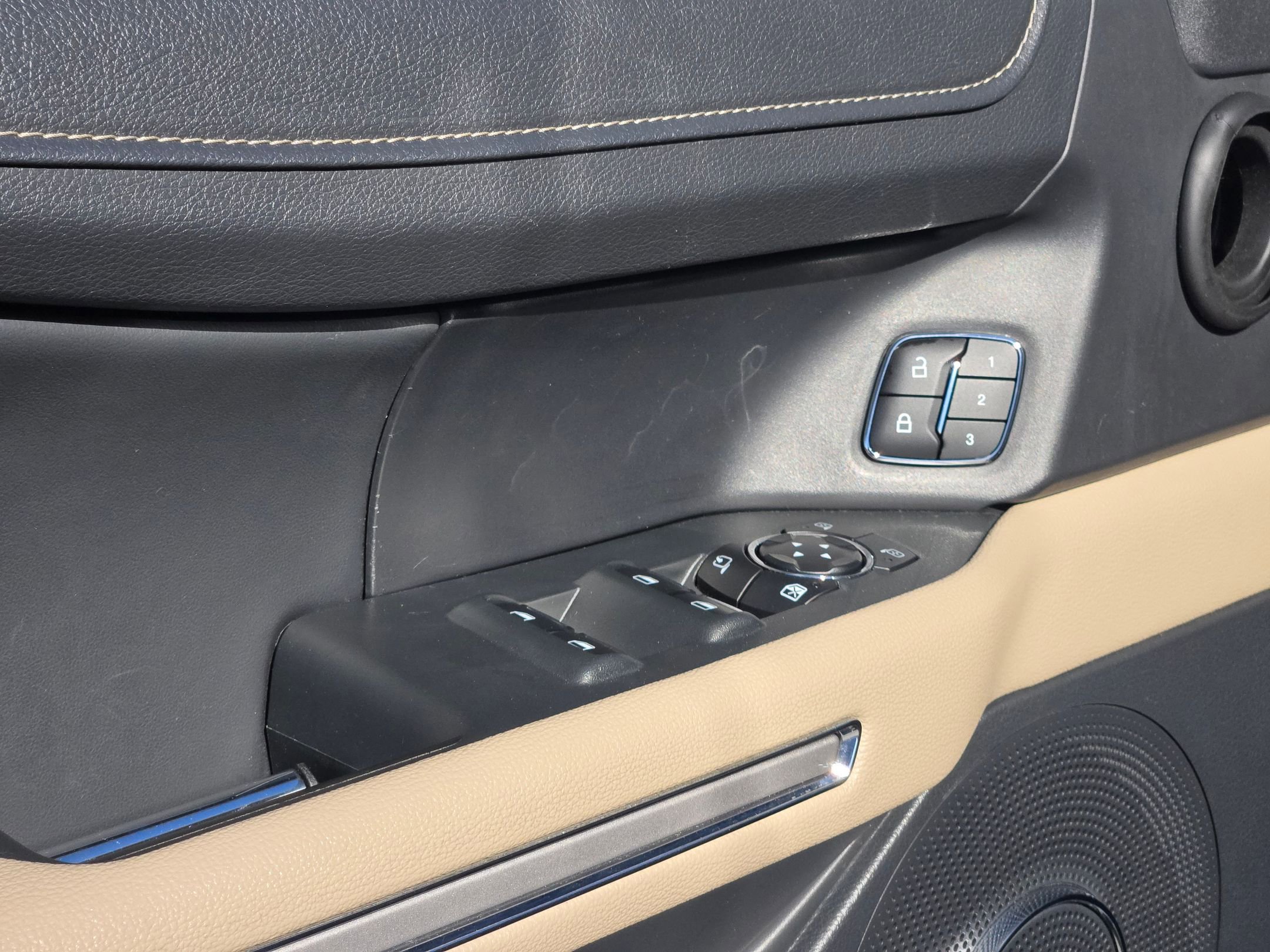 Used 2024 Ford Expedition Limited image 12