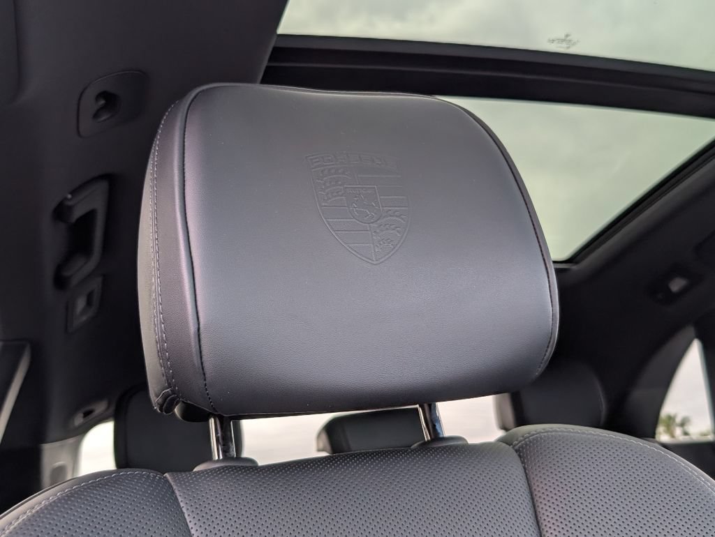 Used 2024 Porsche Macan AWD/4WD image 18