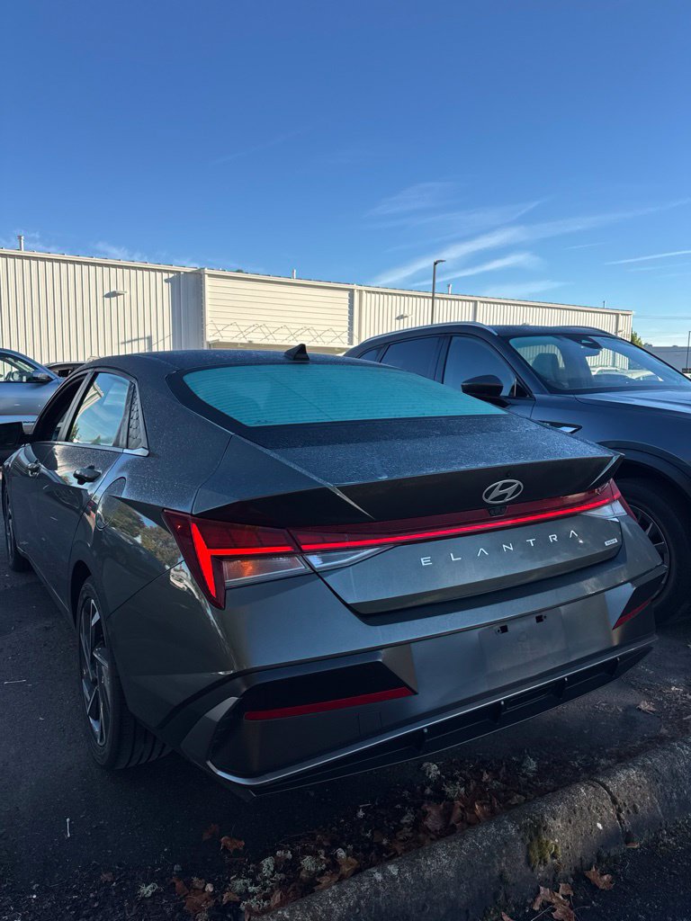 Used 2025 Hyundai Elantra Limited FWD image 3