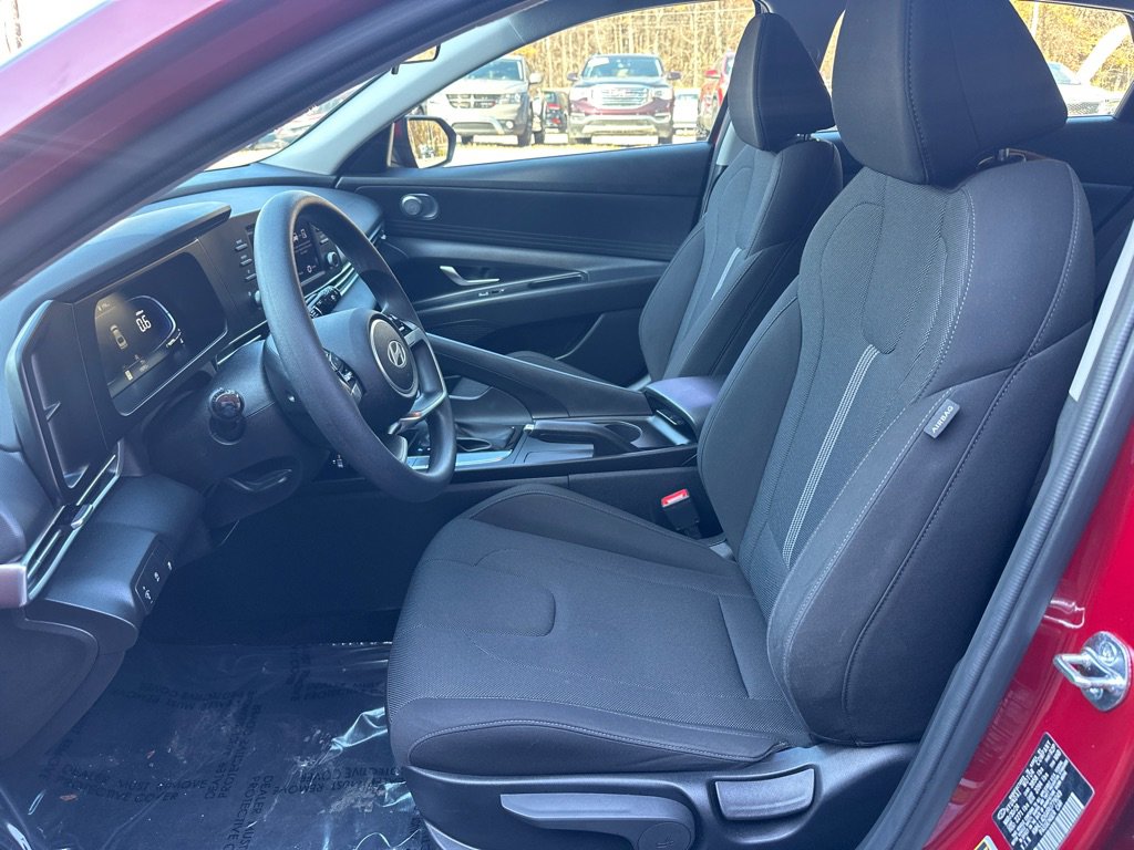 Used 2024 Hyundai Elantra SE image 9