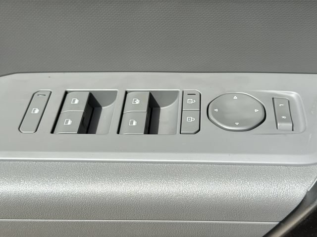 Used 2027 Kia Seltos LX FWD image 24