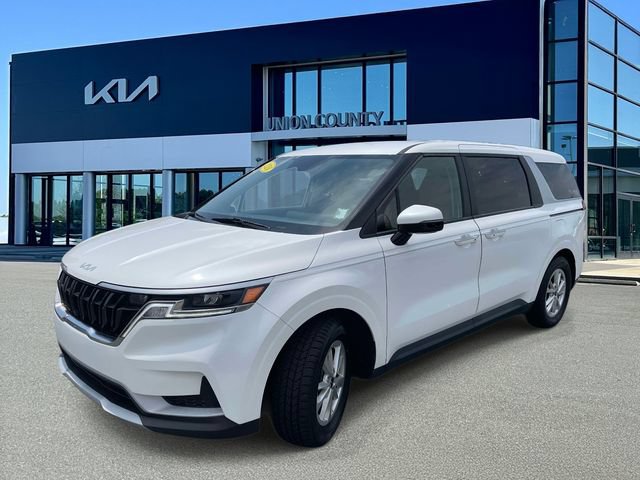 Certified 2024 Kia Carnival LX FWD image 3