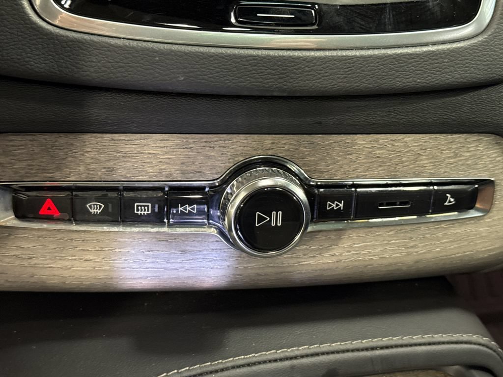 Certified 2024 Volvo XC90 B6 Ultimate w/ Lounge Package AWD/4WD image 17