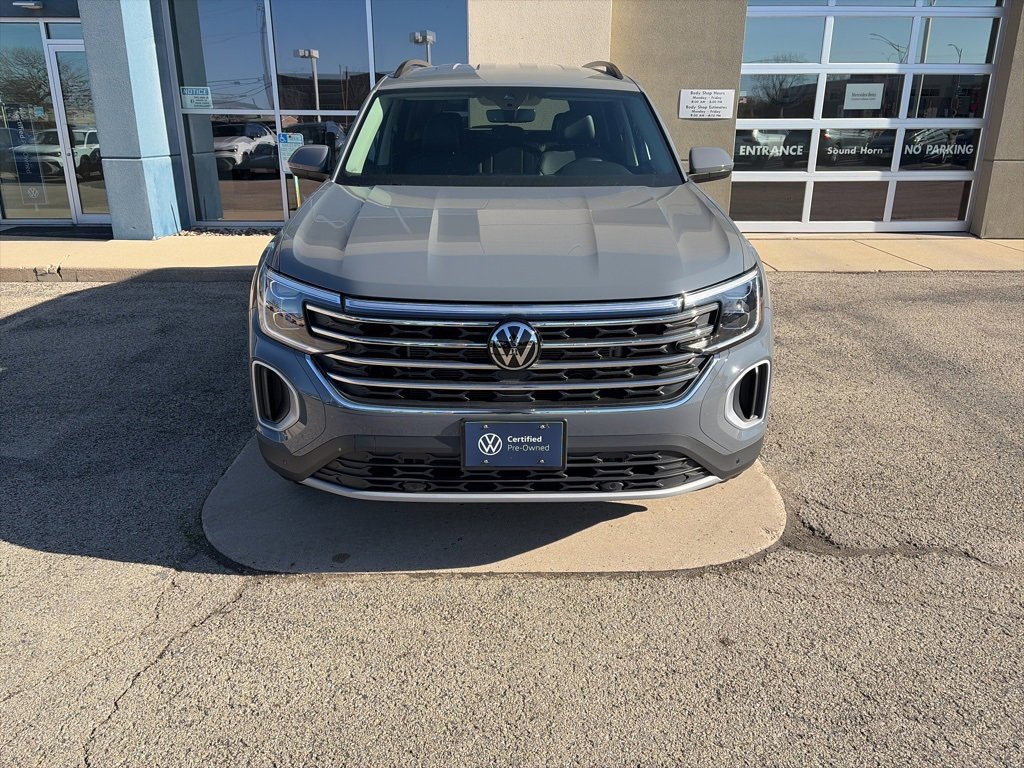 Certified 2025 Volkswagen Atlas SE image 3