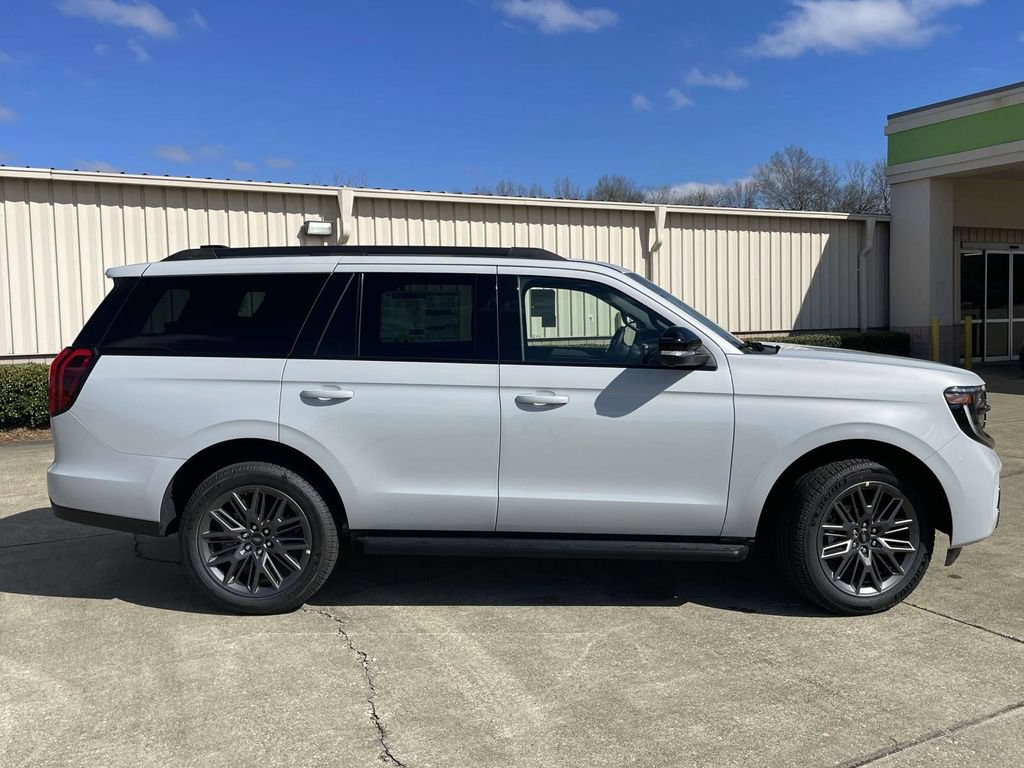 New 2026 Ford Expedition Platinum w/ Stealth Appearance Package AWD/4WD image 2