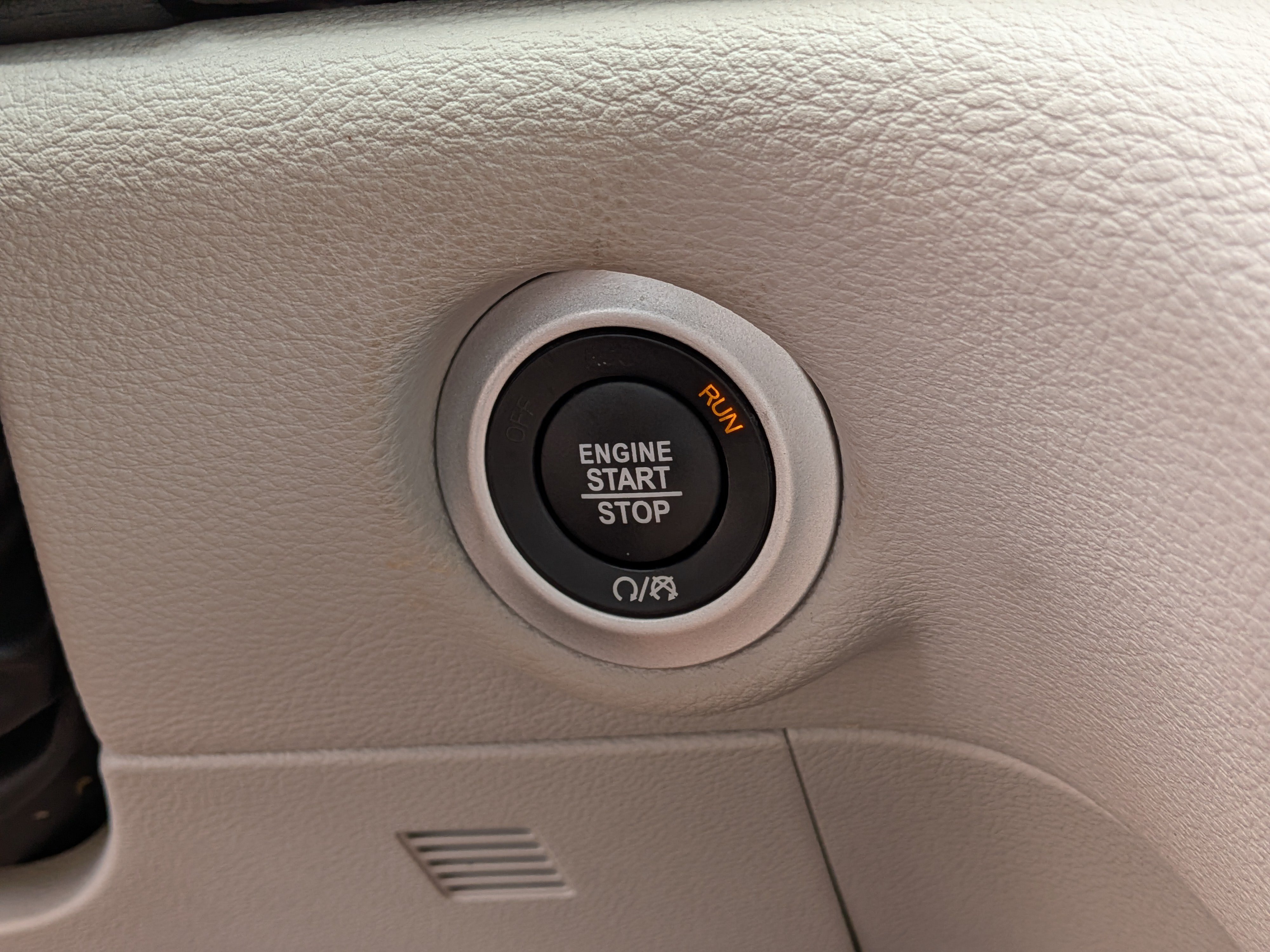 Used 2024 Chrysler Pacifica Limited FWD image 31
