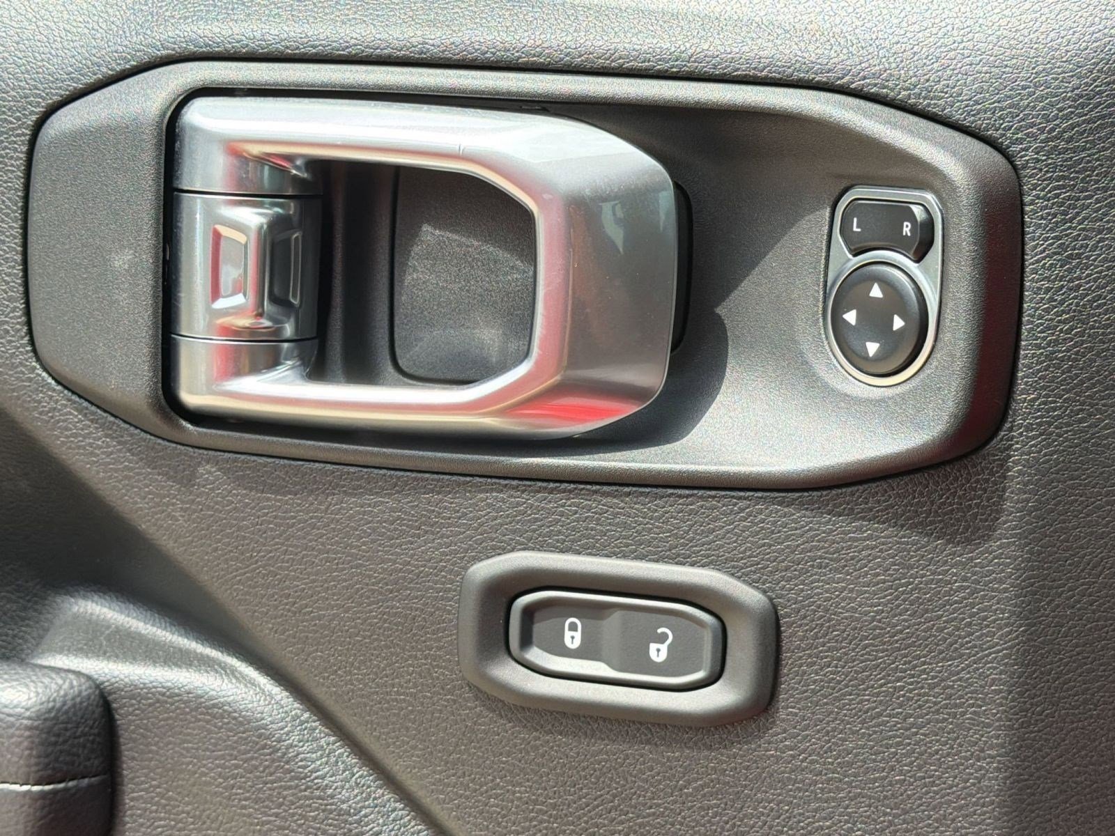 Used 2023 Jeep Gladiator Sport AWD/4WD image 13