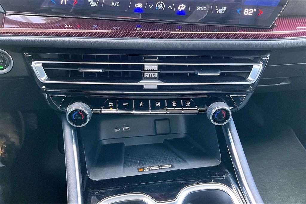 Used 2025 Chevrolet Traverse Z71 w/ Driver Confidence Package image 11