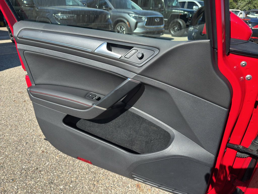 Used 2019 Volkswagen GTI SE FWD image 17