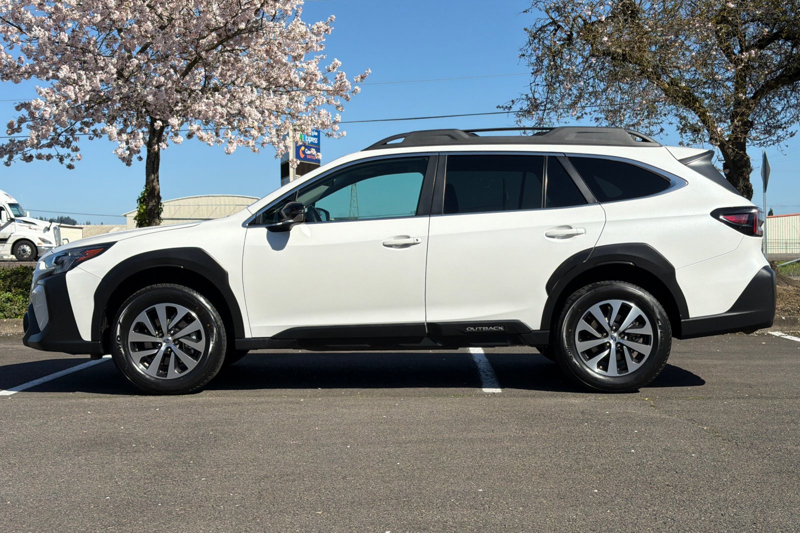 Used 2025 Subaru Outback Premium AWD/4WD image 7
