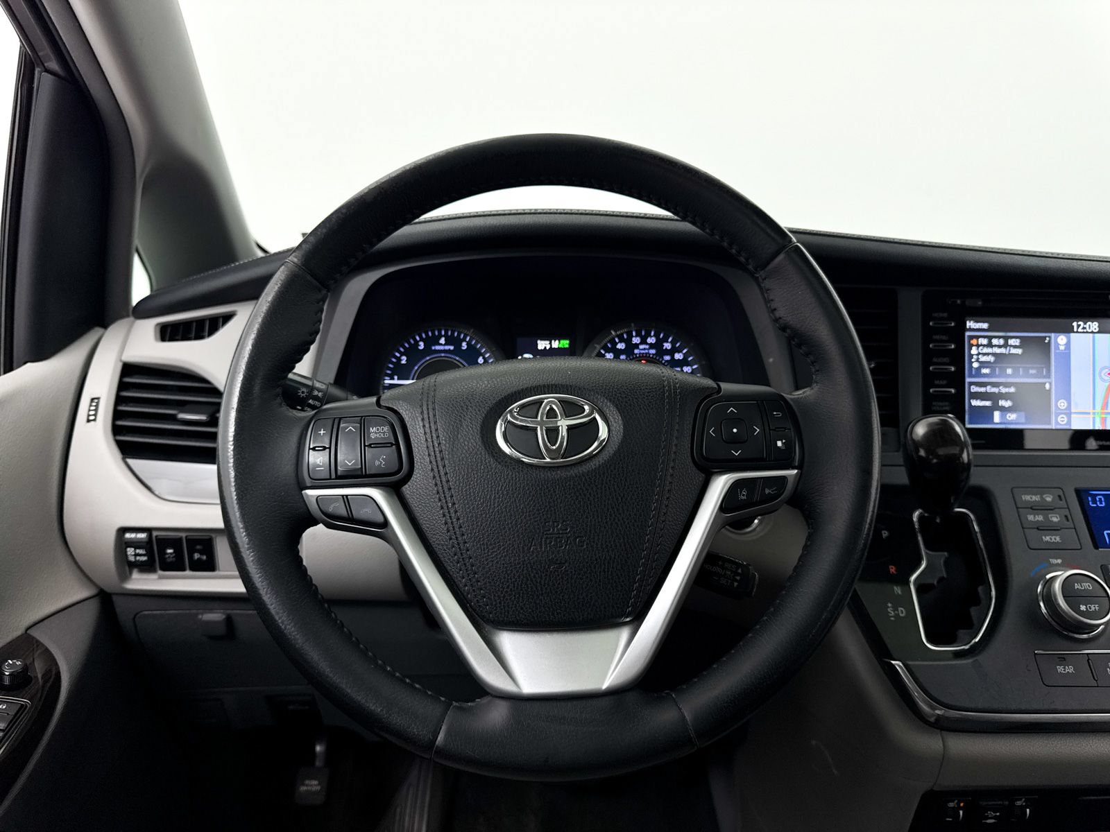Used 2018 Toyota Sienna XLE w/ XLE Navigation Package FWD image 6