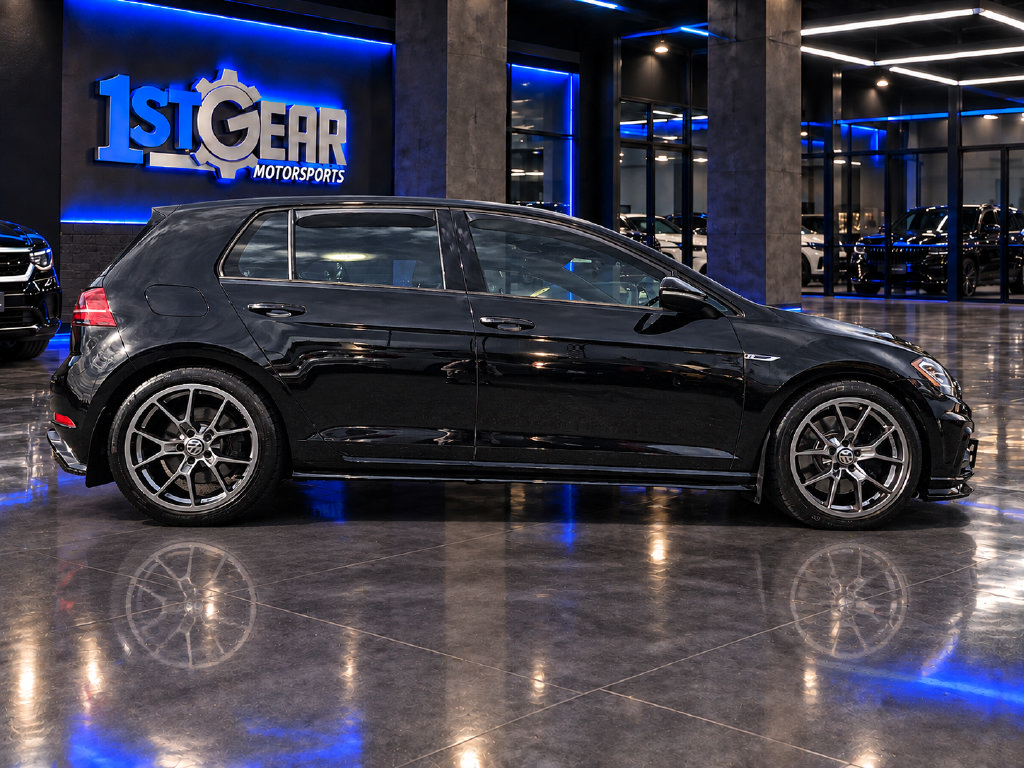 Used 2018 Volkswagen Golf R 4-Door AWD/4WD image 5