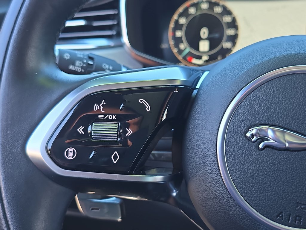 Certified 2025 Jaguar F-PACE R-Dynamic S AWD/4WD image 17