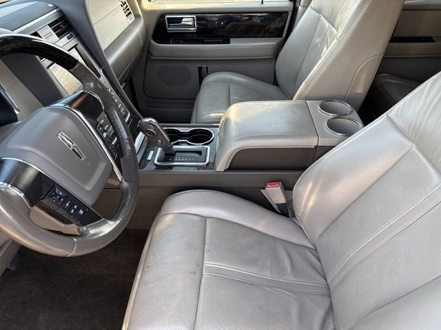 Used 2017 Lincoln Navigator Select RWD image 10