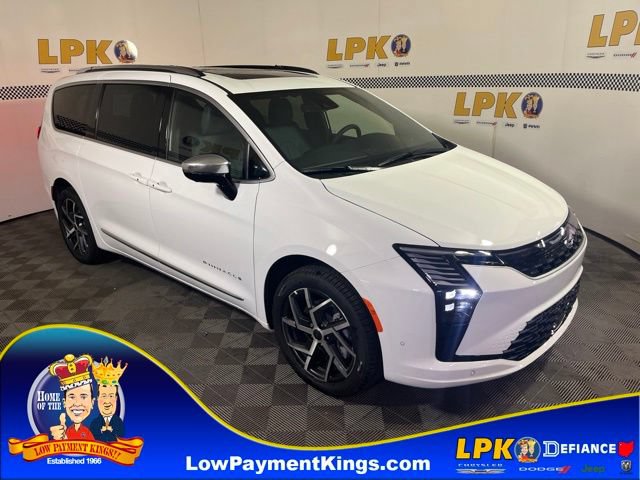 New 2027 Chrysler Pacifica Pinnacle w/ Theater Group
