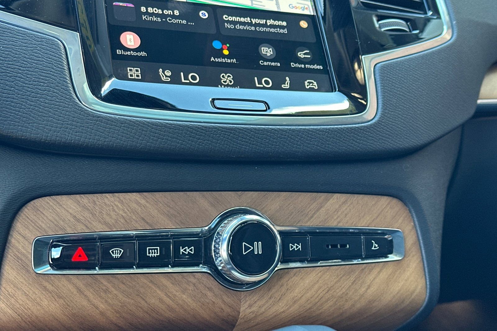 Certified 2025 Volvo XC90 B6 Plus image 24