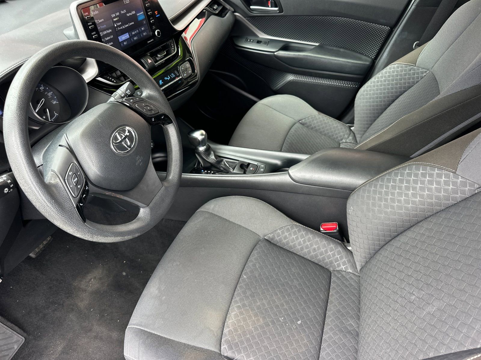 Used 2020 Toyota C-HR LE image 9