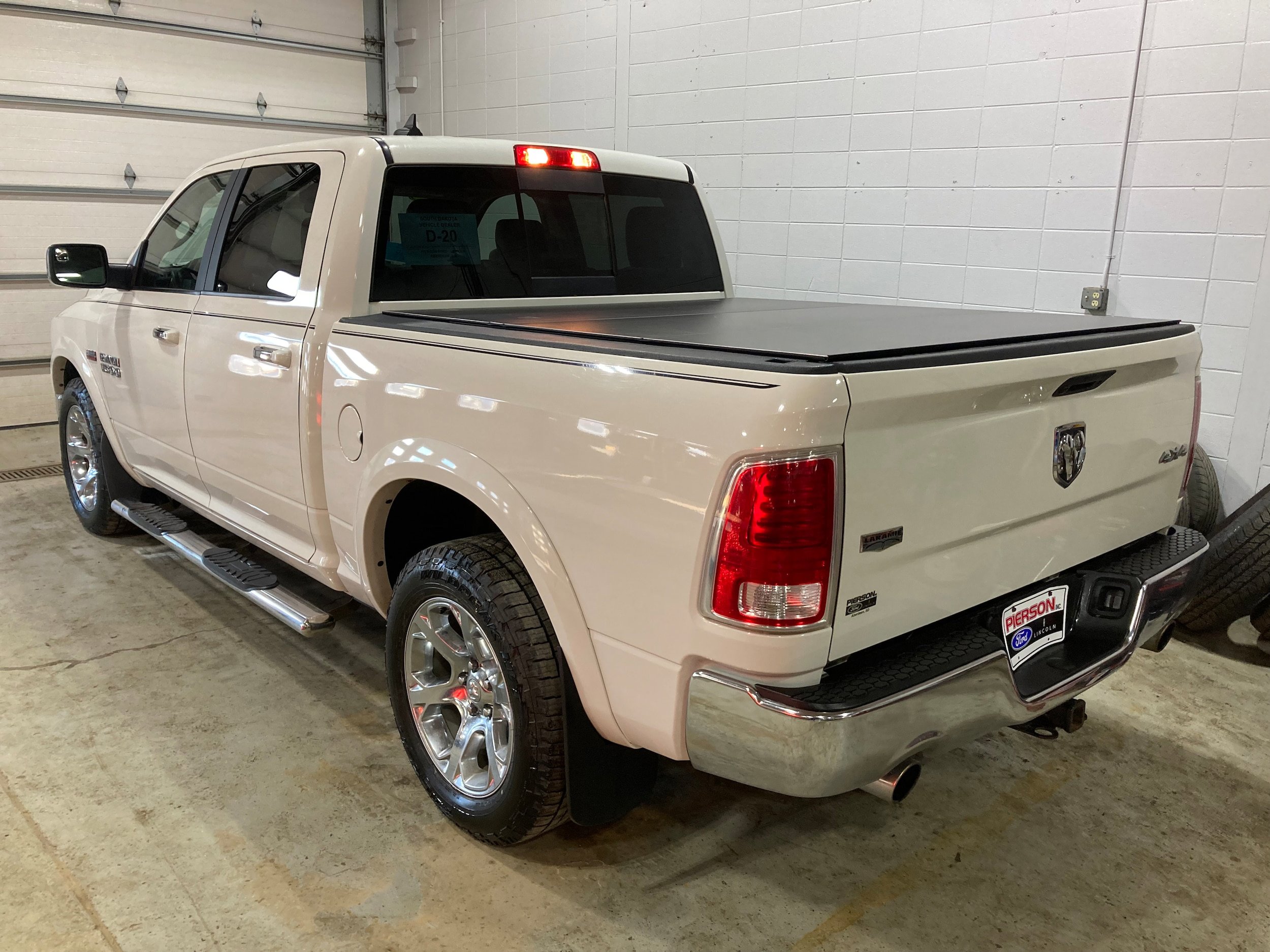 Used 2018 RAM 1500 Laramie w/ Convenience Group AWD/4WD image 18