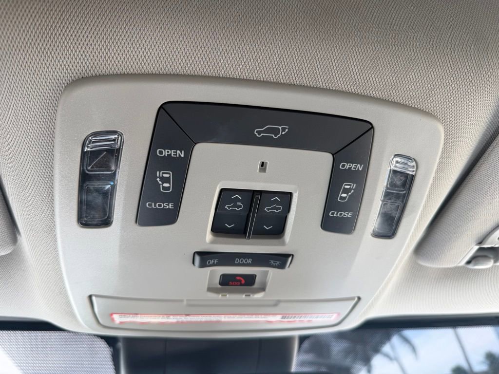 Used 2022 Toyota Sienna Limited AWD/4WD image 22