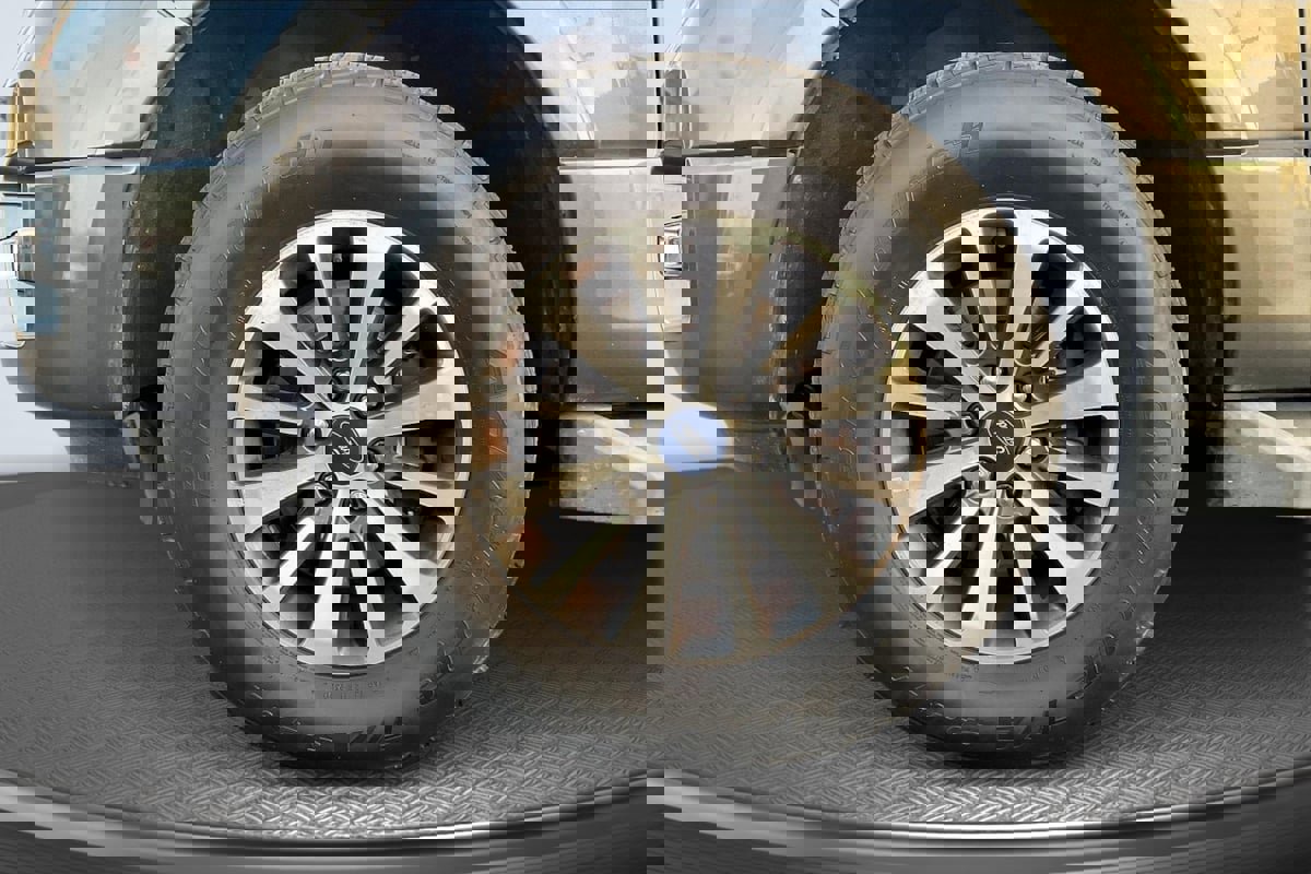 Used 2017 Ford Expedition XLT image 9