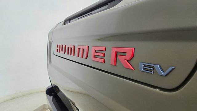 Used 2025 GMC Hummer EV 2X w/ LPO, Sport Package image 18