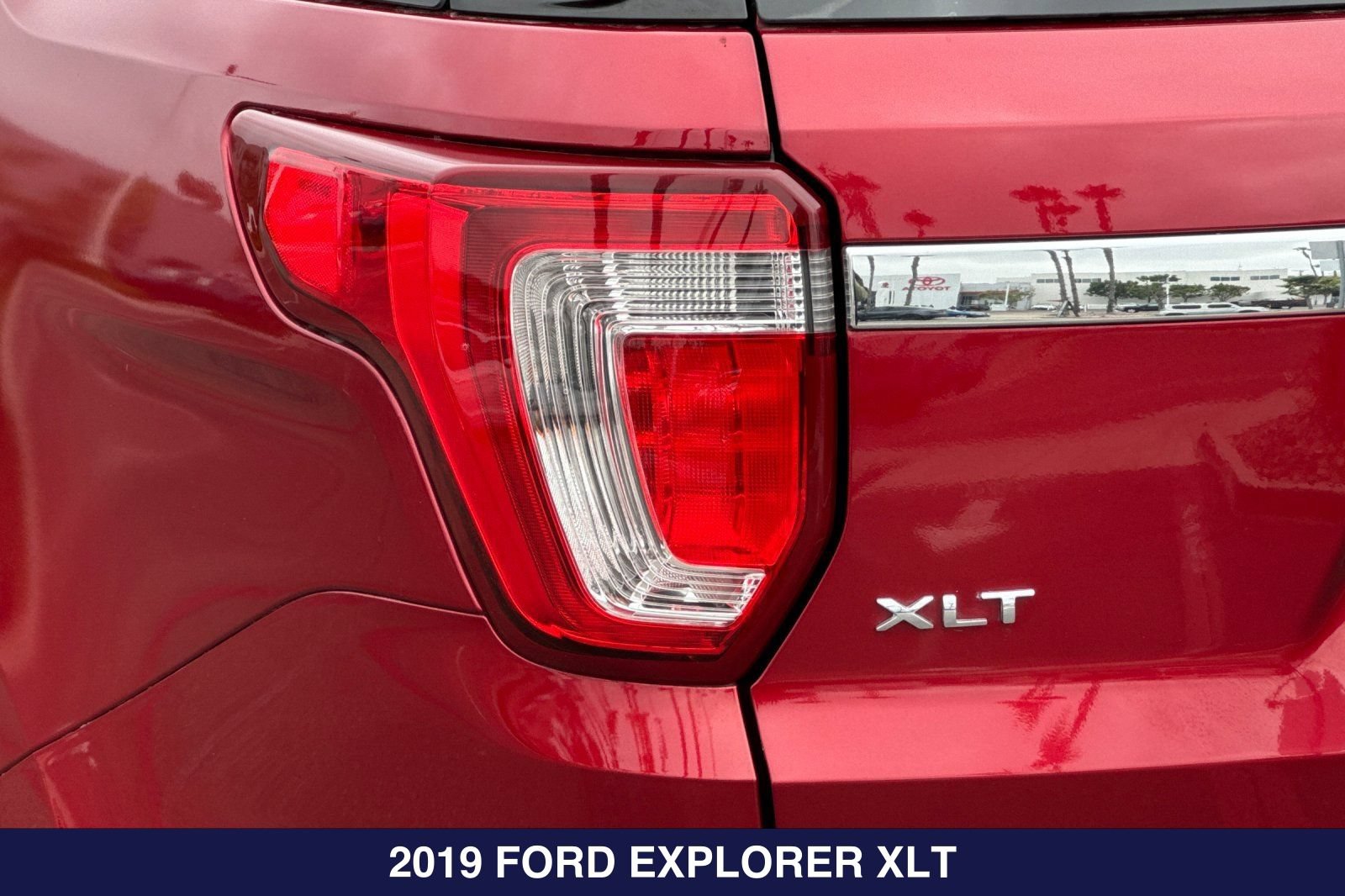 Used 2019 Ford Explorer XLT w/ Equipment Group 201A FWD image 29