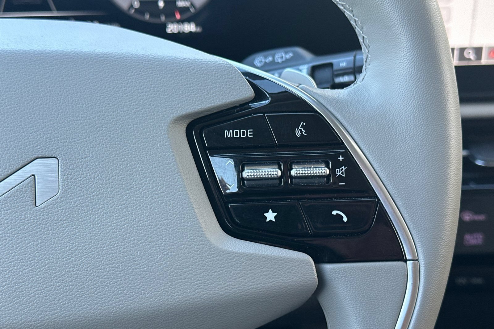 Certified 2023 Kia Niro Wind FWD image 28