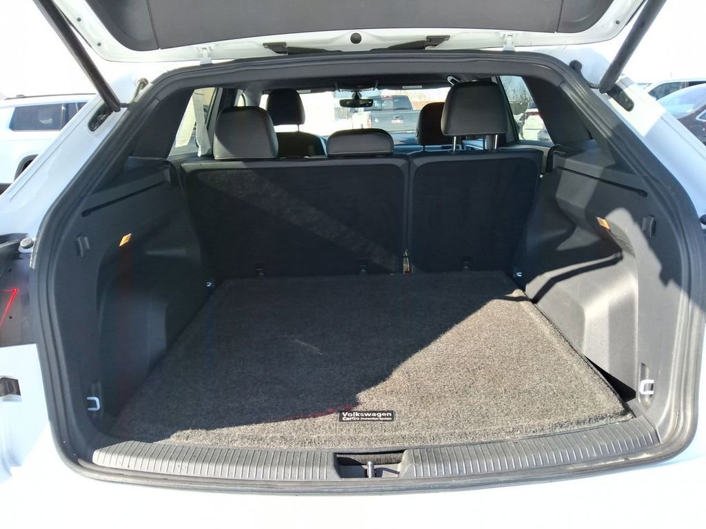 Used 2020 Volkswagen Atlas Cross Sport SE image 11