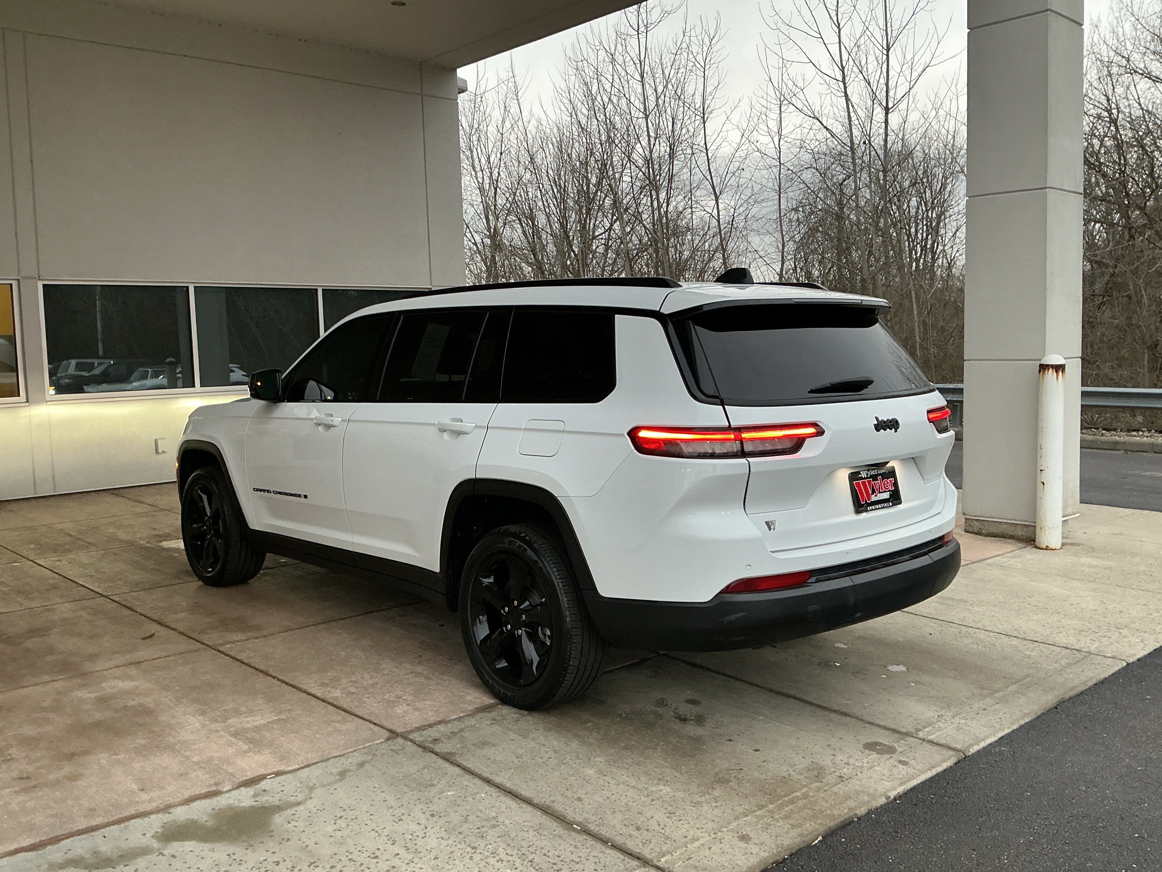 Used 2022 Jeep Grand Cherokee L Laredo image 20