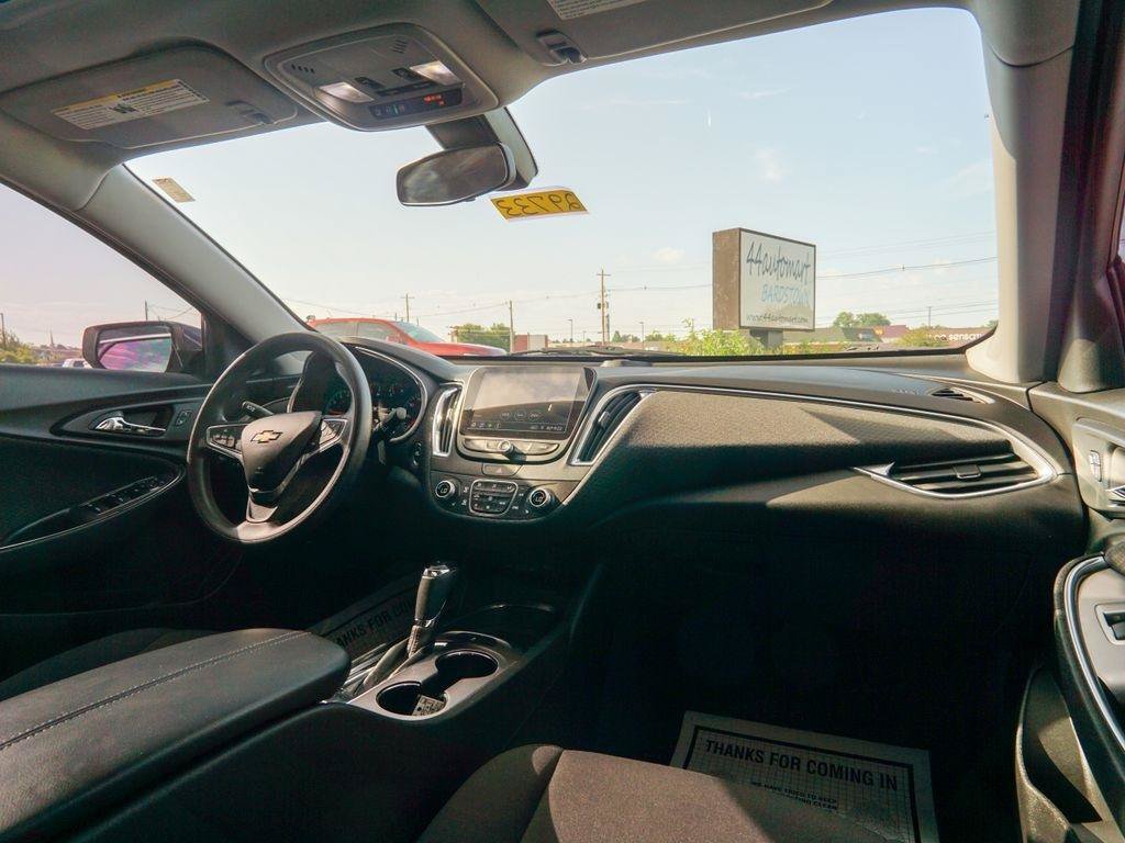 Used 2019 Chevrolet Malibu LT FWD image 14