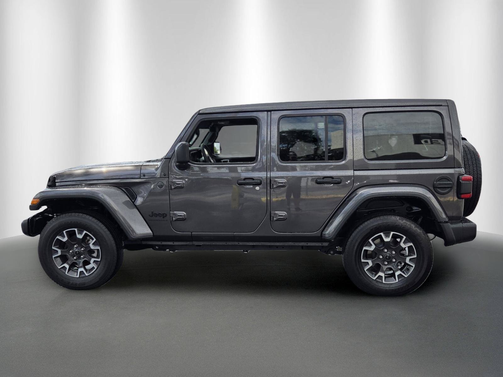 Used 2025 Jeep Wrangler Unlimited Sahara w/ Safety Group AWD/4WD image 4