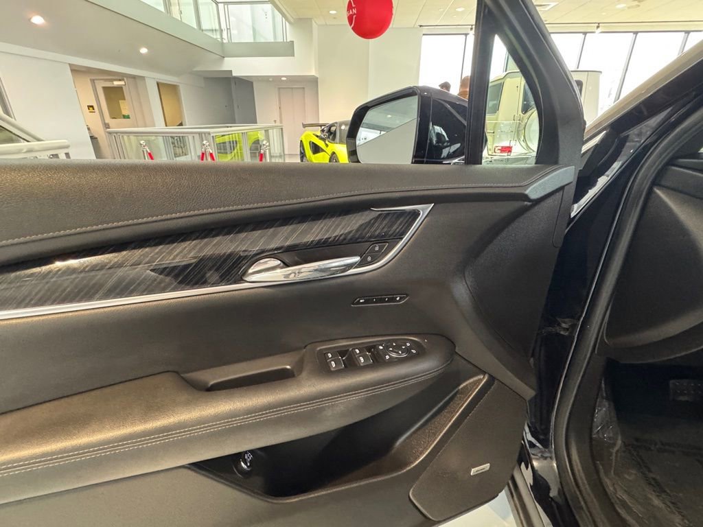 Used 2022 Cadillac XT6 Premium Luxury AWD/4WD image 36