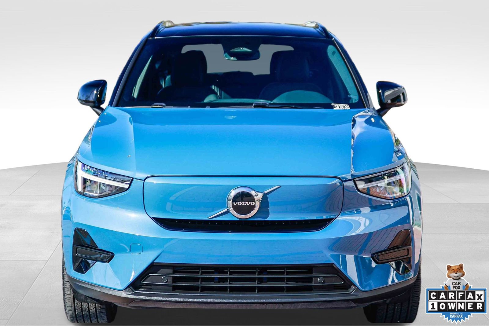 Used 2023 Volvo XC40 Recharge Core image 2