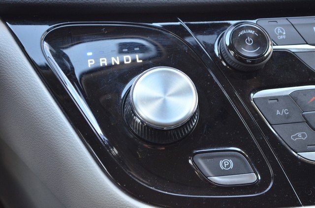 Used 2024 Chrysler Pacifica Touring-L image 28