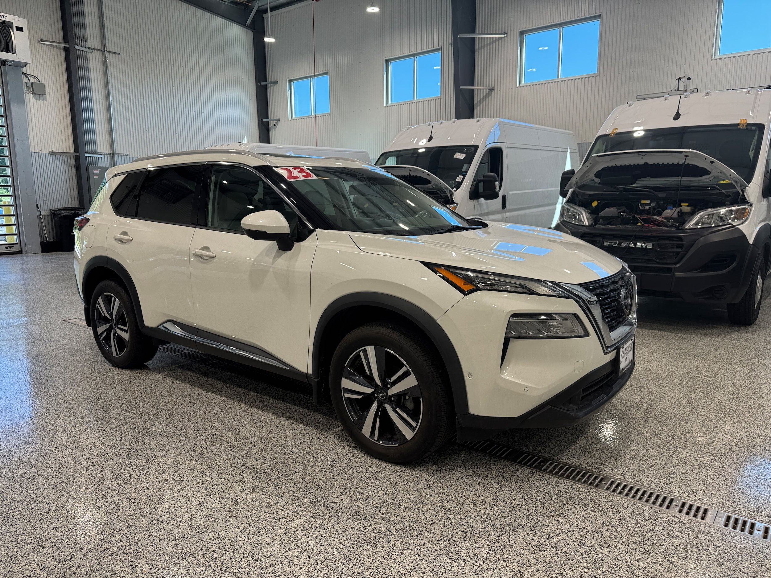 Used 2023 Nissan Rogue SL w/ SL Premium Package AWD/4WD image 3