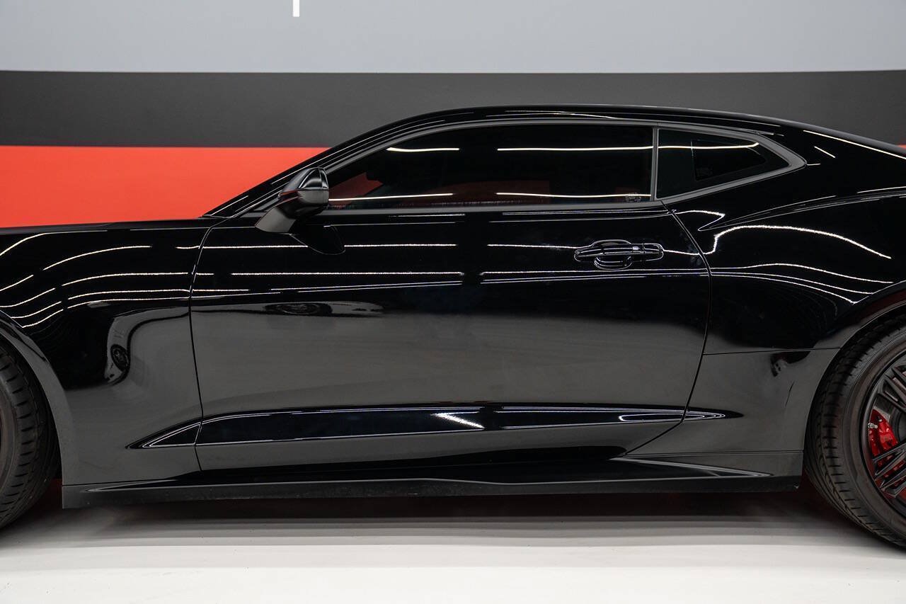 Used 2021 Chevrolet Camaro ZL1 RWD image 21