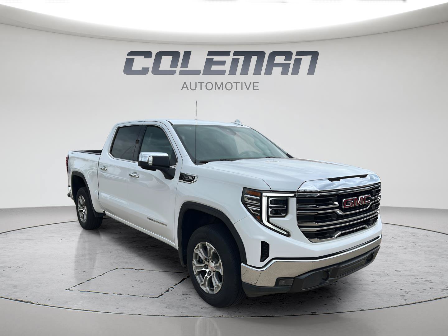 Used 2025 GMC Sierra 1500 SLT AWD/4WD image 3