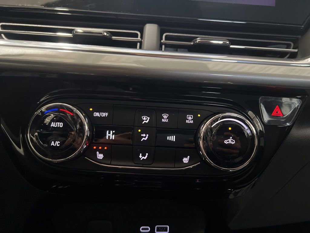 New 2026 Chevrolet Trax LT w/ Sunroof Package image 20